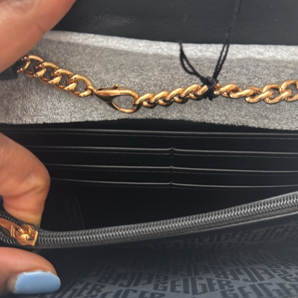 - Kurt Geiger London SoHo Leather Chain Wallet
Kurt Geiger London - Picture 4 of 15